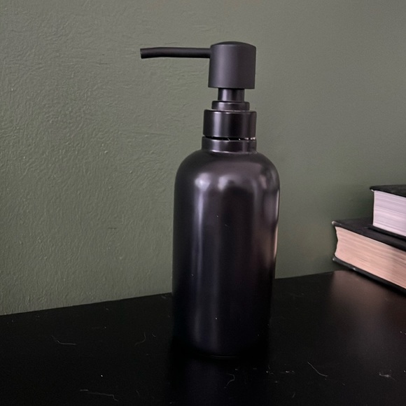 Hand soap or hand lotion pump - Picture 1 of 1